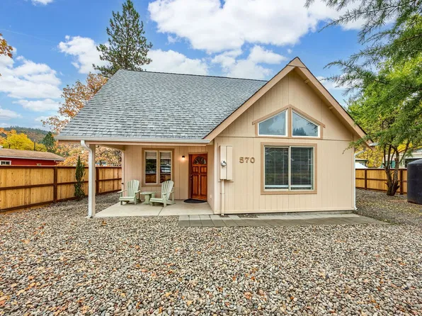 570 Alpine St, Shady Cove, OR 97539