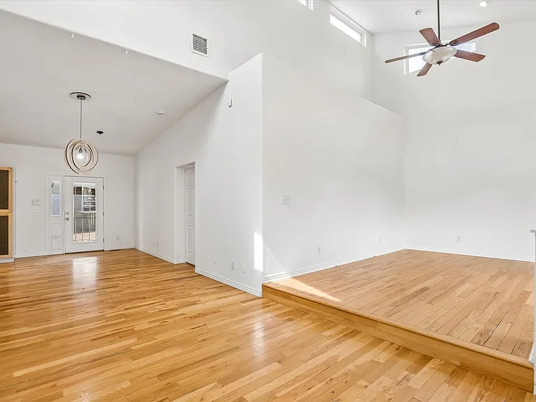 4600 W 10th Ave — Photo 3