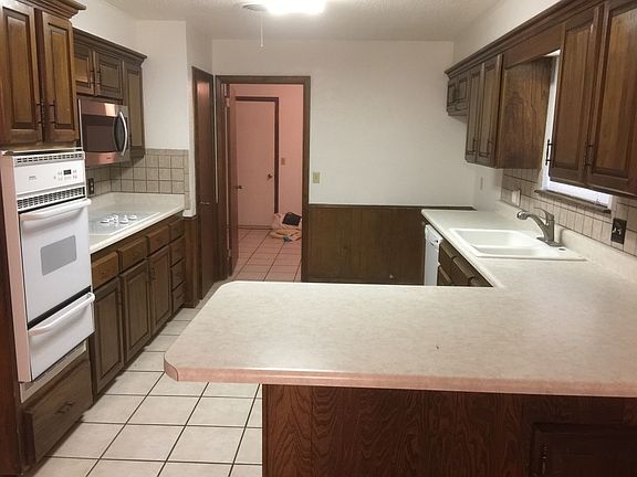 4th image of 5300 Briar St