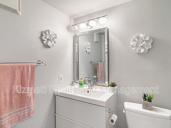 5th image of 10230 120th St NW #105