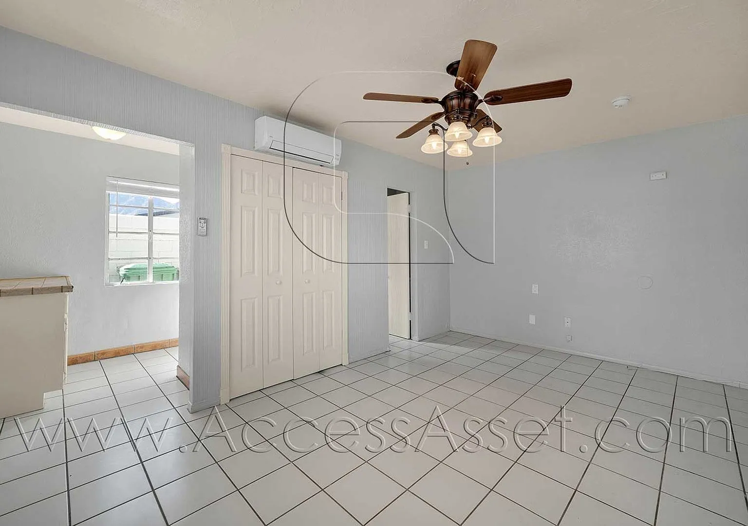 Ave. La Fonda 78660 — Photo 2