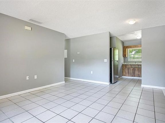 5th image of 2661 Carolyn Ave