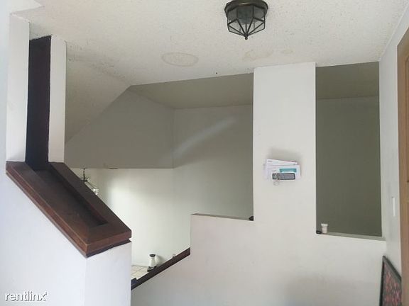 4th image of 1016 S Marengo Ave Unit 7