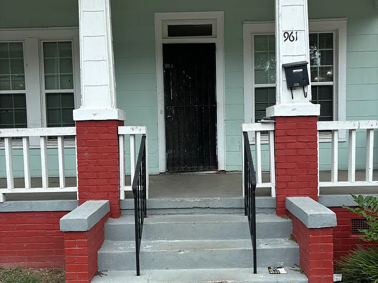 961 Lena St NW #A — Photo 2