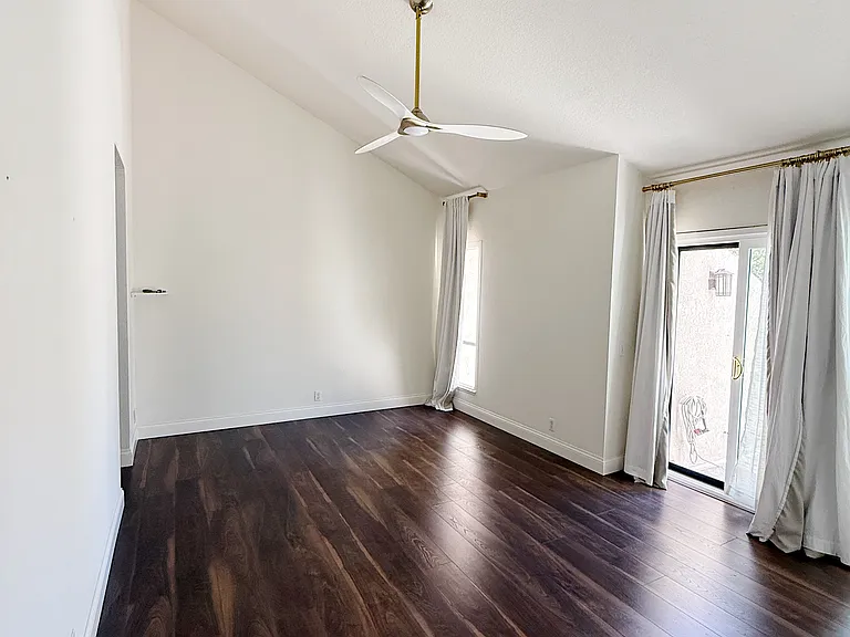 27536 Costanero — Photo 4