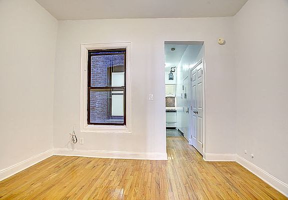 3rd image of 204 W 96th St APT 3A
