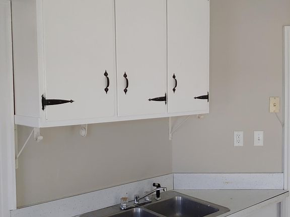 2nd image of 2315 Oakes Ave #1/2