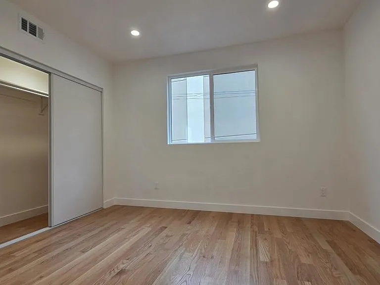 917 1/2 N Ridgewood Pl — Photo 9