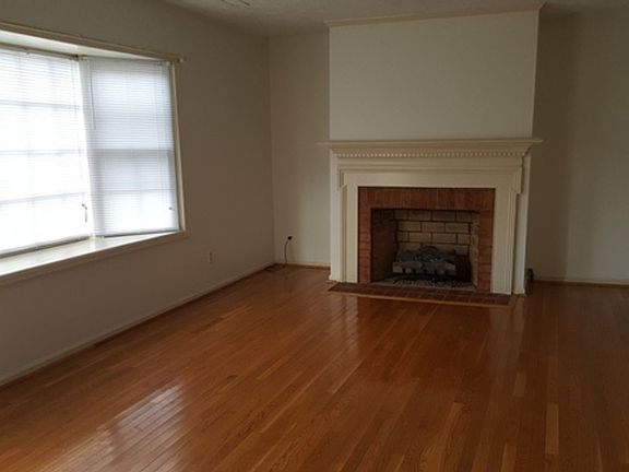2nd image of 1422 Ashbourne Dr