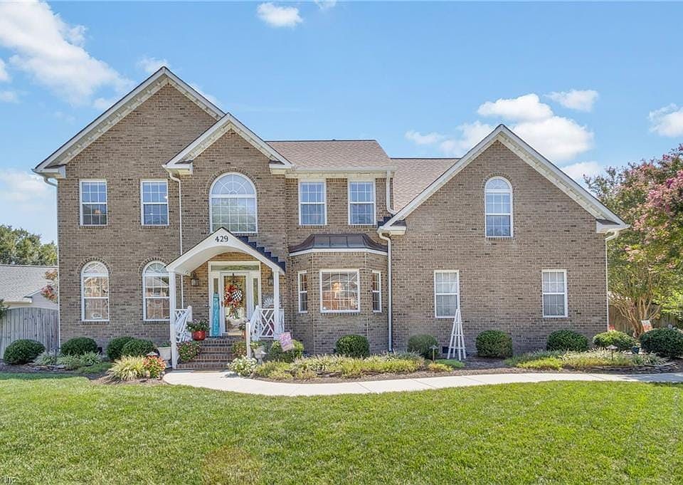 1st image of 429 Chandler Dr