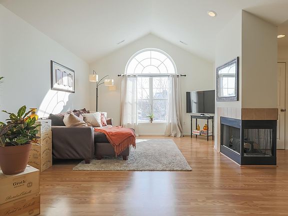 2nd image of 3336 Primrose Ln