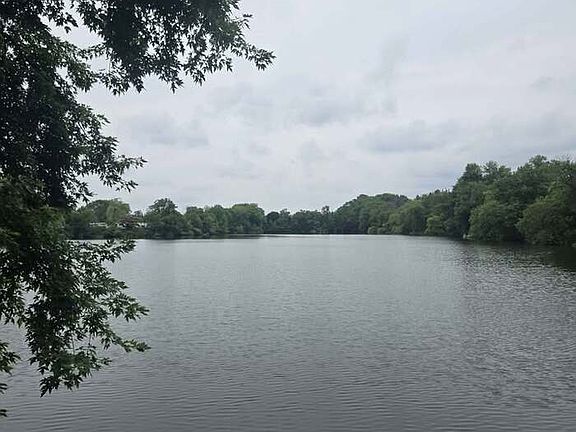 3rd image of 74 Lake Dr