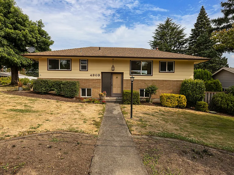 4909 SE Mason Ln — Photo 2