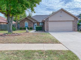 1608 NE 10th St, Moore, OK 73160