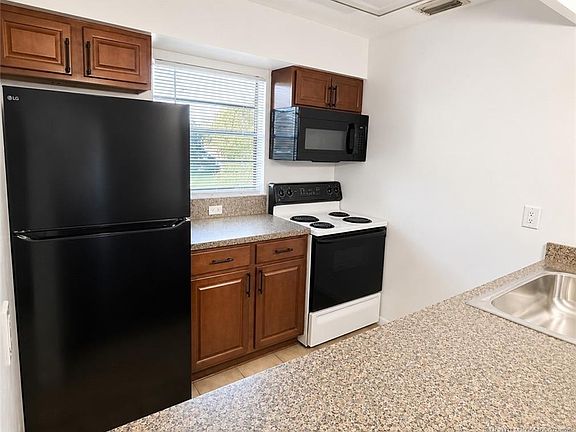 4th image of 615 Oleander St #201