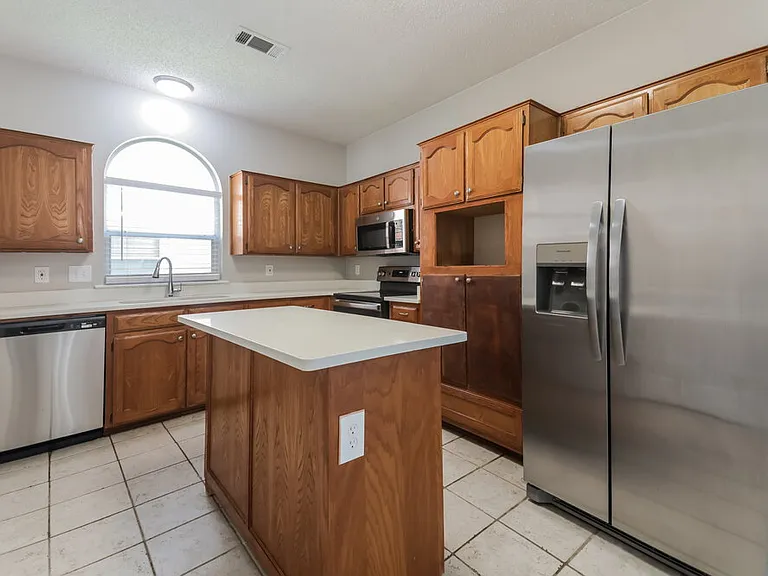 6902 Graham Dr — Photo 8