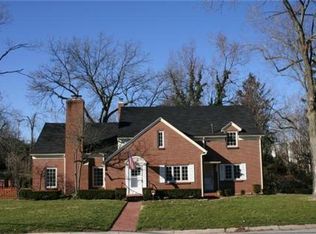 5 Lookout Dr, Oakwood, OH 45409
