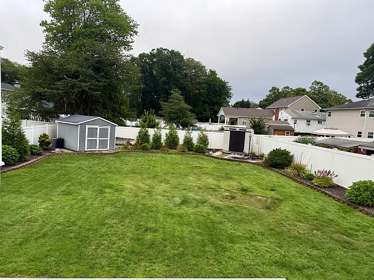 Cadman Ave — Photo 13