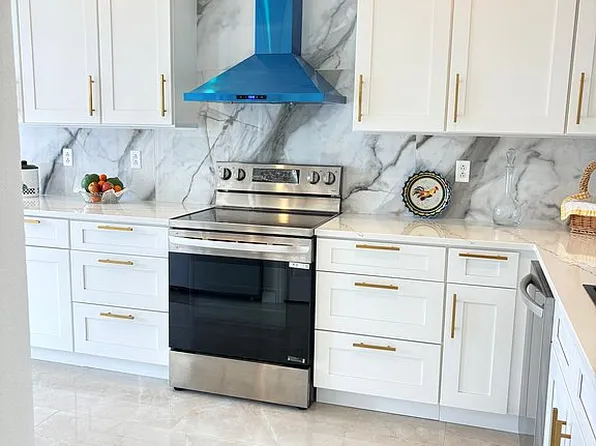 7462 Featherstone Blvd, Sarasota, FL 34238