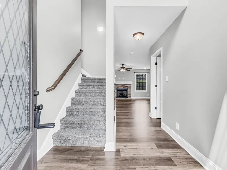 843 Crestone Ln — Photo 8