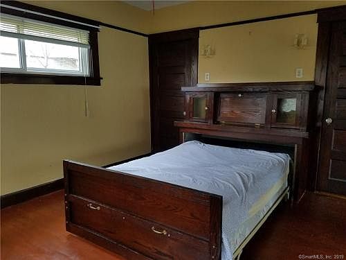 5th image of 42 Concord St