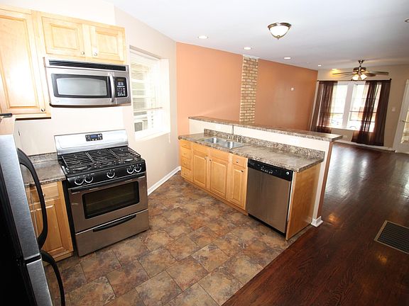 3rd image of 3339 W Cullom Ave #1