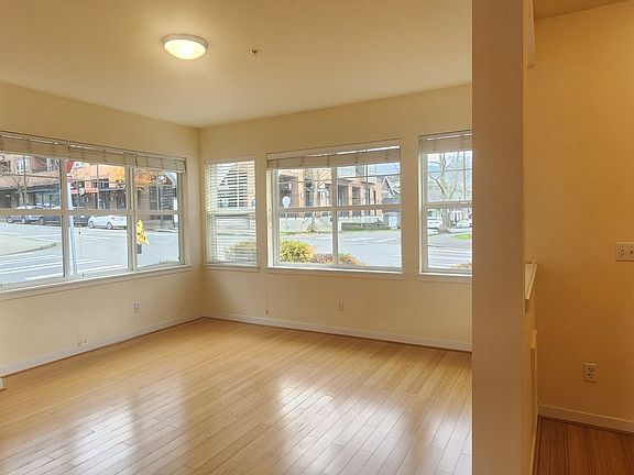 5th image of 2476 NE Park Dr