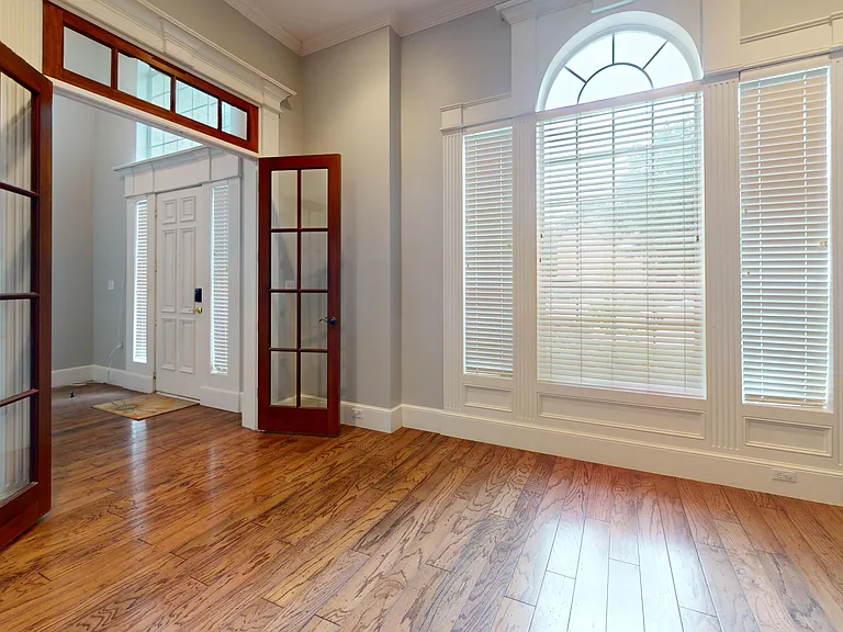 1423 Cool Springs Dr — Photo 3