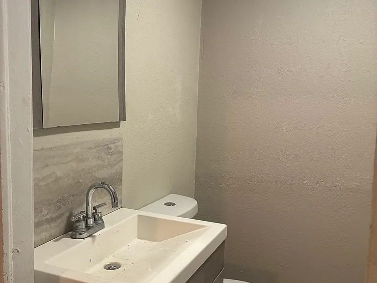 916 Armstrong Ave #1STFLRREAR — Photo 6