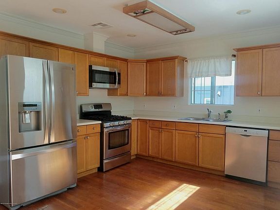 5th image of 325 Fremont Ave