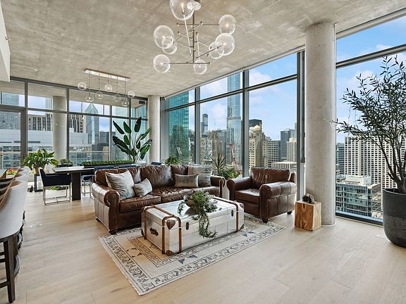 4th image of 600 N Fairbanks Ct Penthouse 3705