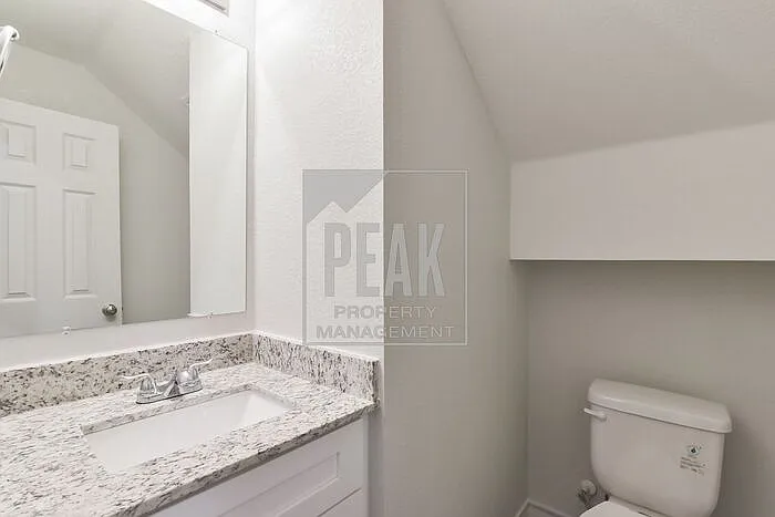 1806 Bessie St — Photo 9