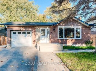 15 Nathaniel Cres, Kitchener, ON N2P 1L3