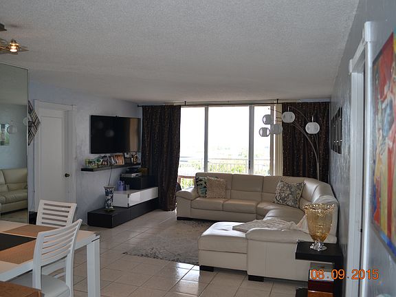 4th image of 18011 Biscayne Blvd #11021