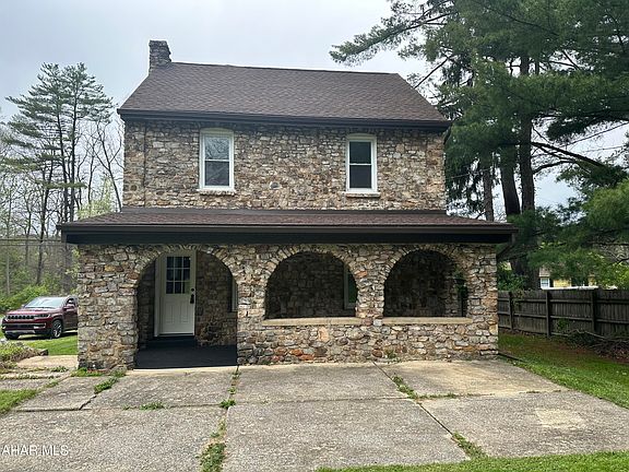 4th image of 1761 Princeton Rd