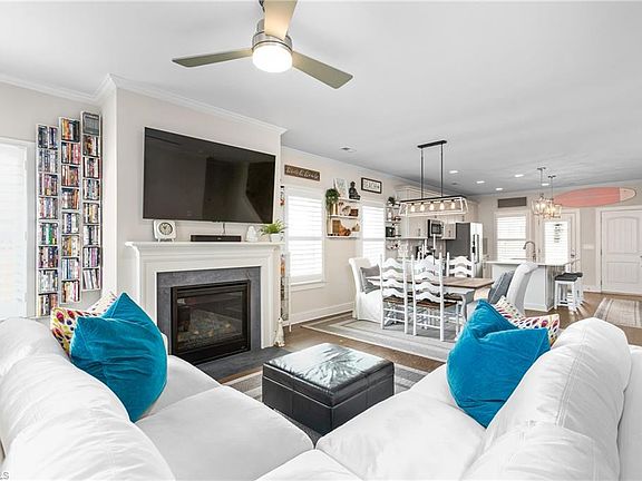 3rd image of 1789 Paxton Ln