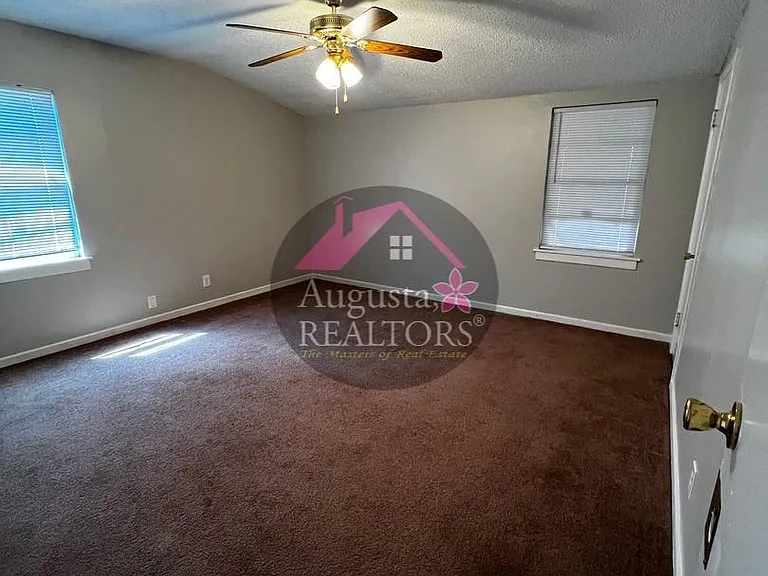2105 N 8th St — Photo 11