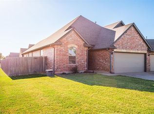 1709 Augusta Cir, Yukon, OK 73099