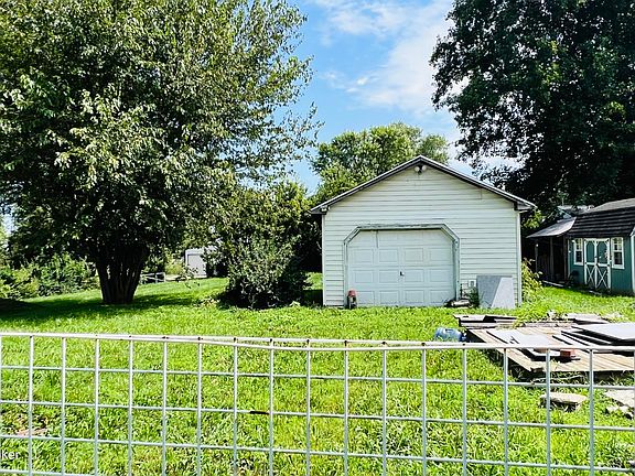 3rd image of 721 7th St