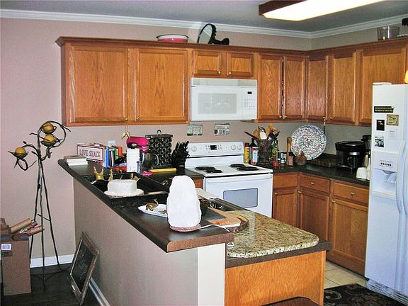 5th image of 525 Versailles Blvd