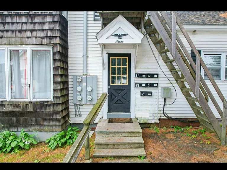 106 Webster St #2 — Photo 31