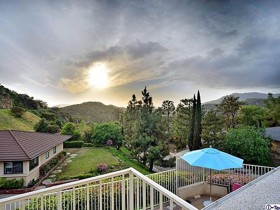 3rd image of 2668 Sleepy Hollow Pl