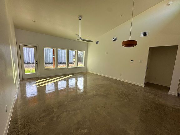 3rd image of 808 Stevens St