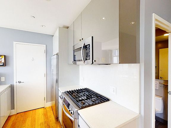 5th image of 2-26 50th Ave #10A