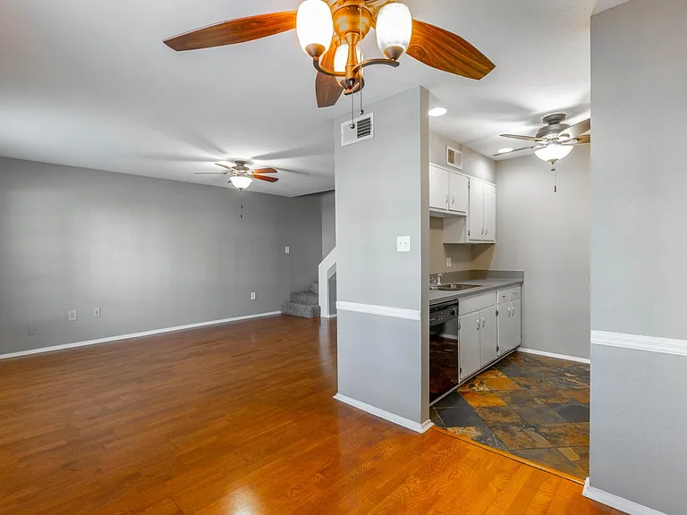 900 Mountain Creek Rd #J131 — Photo 6