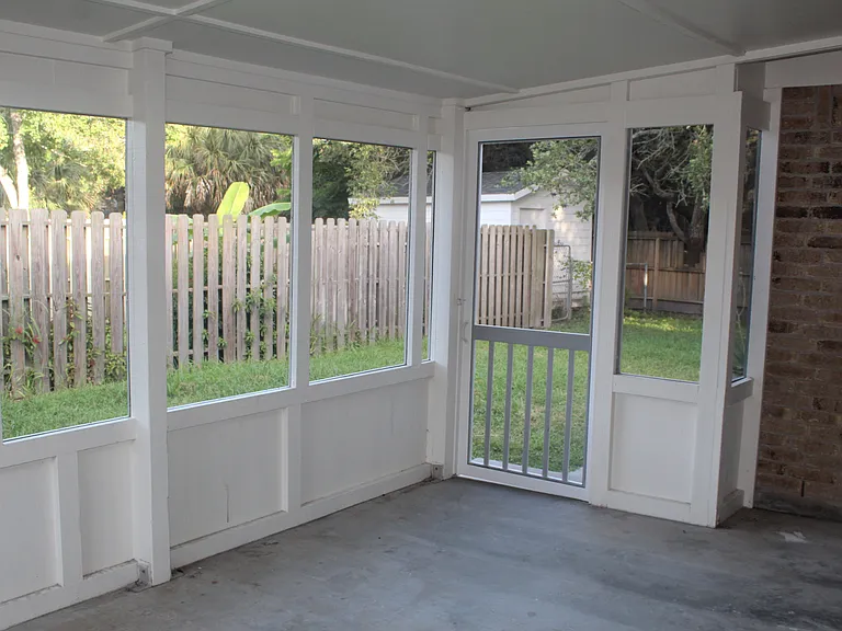 1414 N Live Oak St — Photo 7