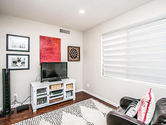 4th image of 29618 N Balmoral Pl