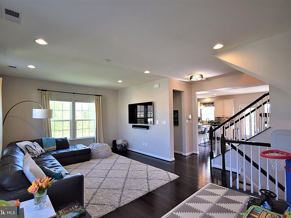 3rd image of 1212 Madison Ln