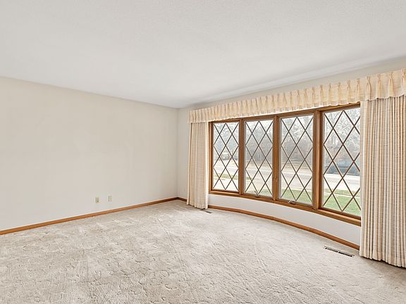 5th image of 2311 Northwestern Ave