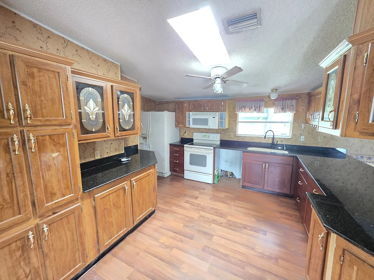 3 bed, 1800 sqft, $2,000 — Photo 3